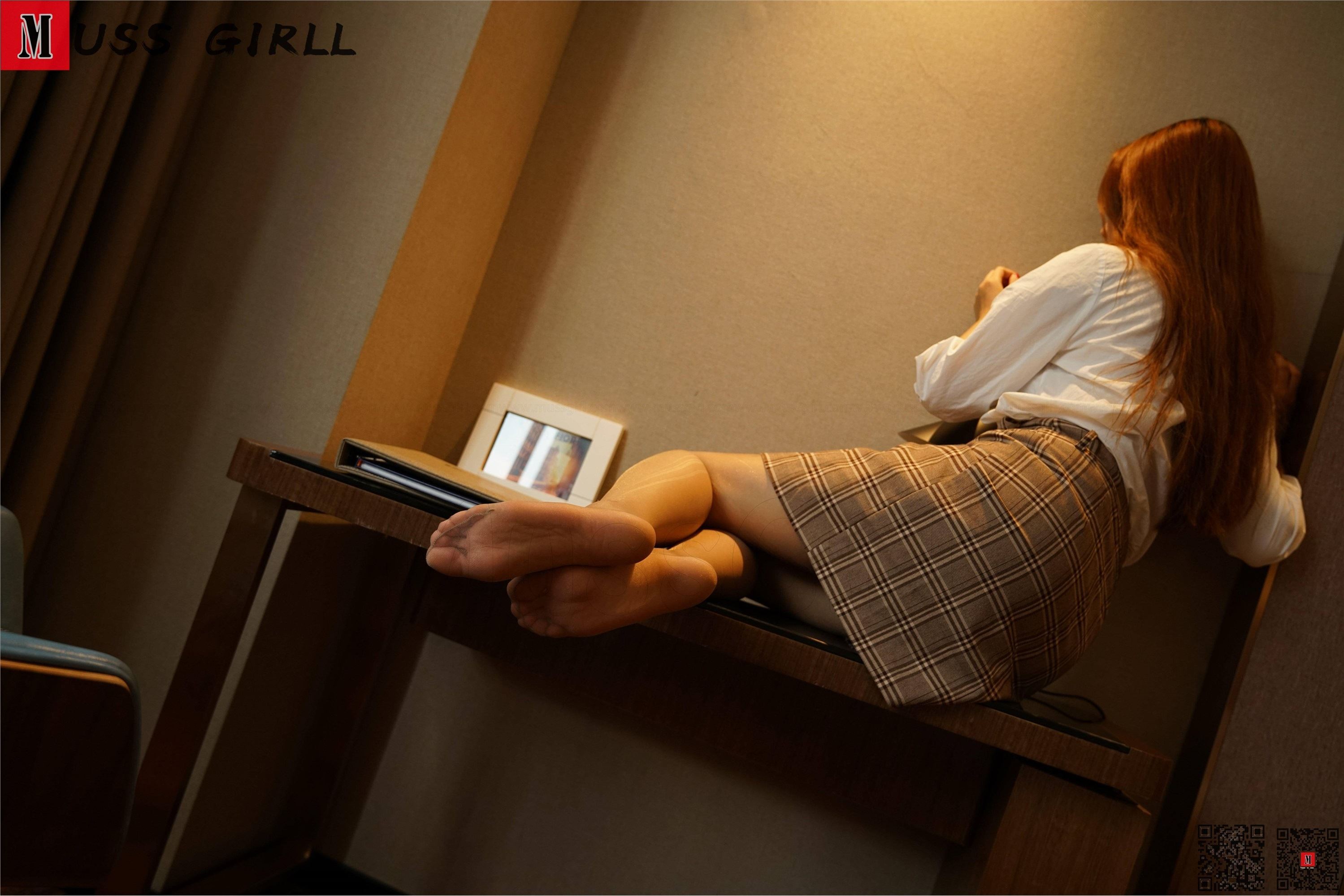 MussGirl慕丝女郎  NO.243-酒店格子裙肉丝